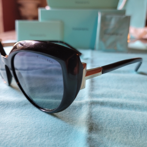 SOLD Tiffany & Co Sunglasses TF4170.  MA1215 - Picture 6 of 17